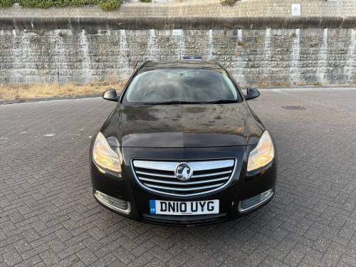 2010 Vauxhall Insignia photo 1