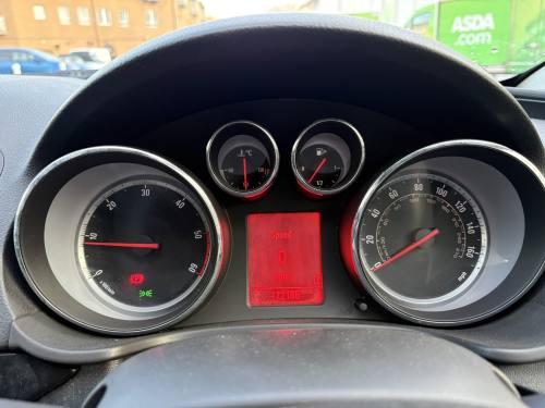 2010 Vauxhall Insignia photo 13
