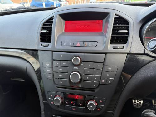 2010 Vauxhall Insignia photo 14