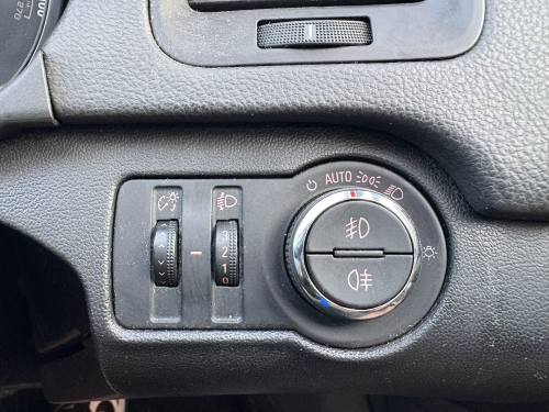 2010 Vauxhall Insignia photo 19