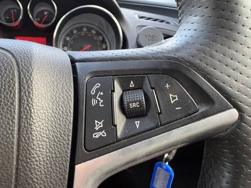 2010 Vauxhall Insignia photo 22