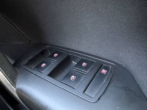 2010 Vauxhall Insignia photo 24