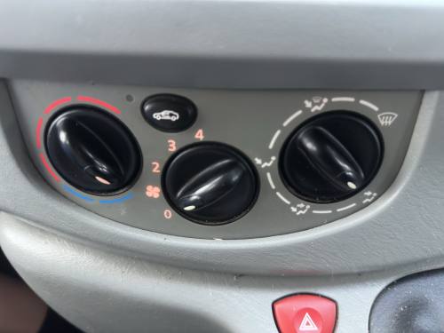2005 Vauxhall Vivaro photo 13