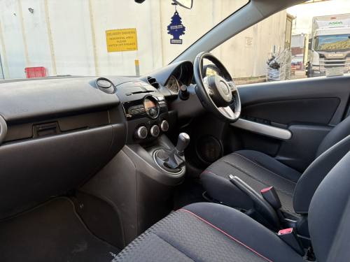 2011 Mazda 2 photo 9