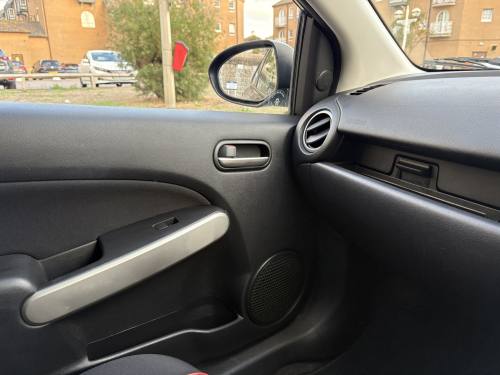 2011 Mazda 2 photo 21