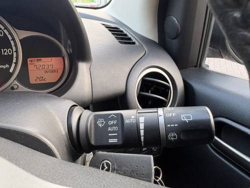 2011 Mazda 2 photo 25