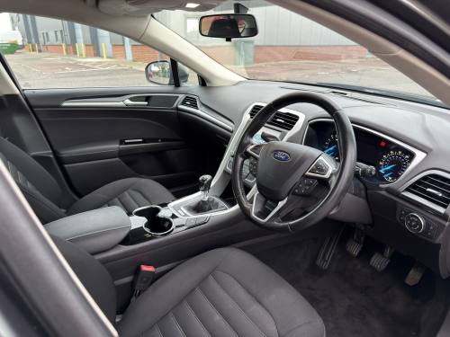 2016 Ford Mondeo photo 9