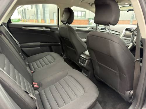 2016 Ford Mondeo photo 16