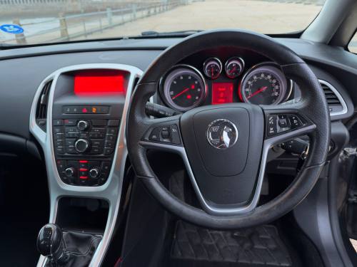 2012 Vauxhall Astra photo 11
